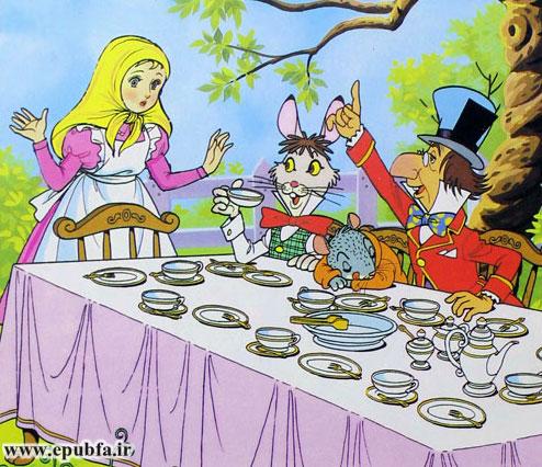وسط باغ میز بزرگی بود و دور میز هم کلاه فروش دیوانه و خرگوش صحرایی نشسته بودند